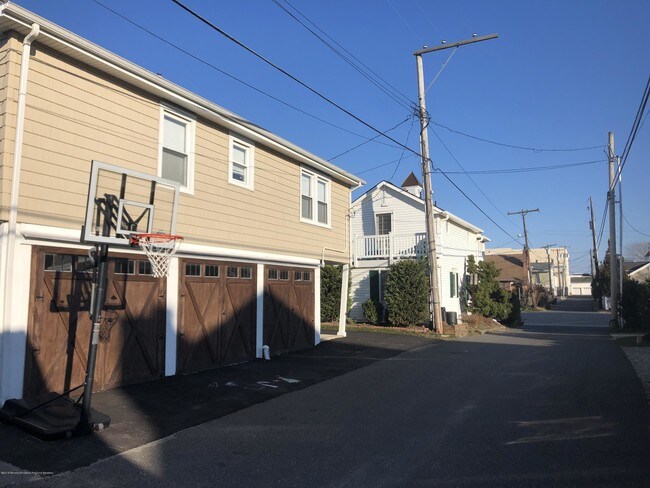 Building Photo - 103 Garfield Ave