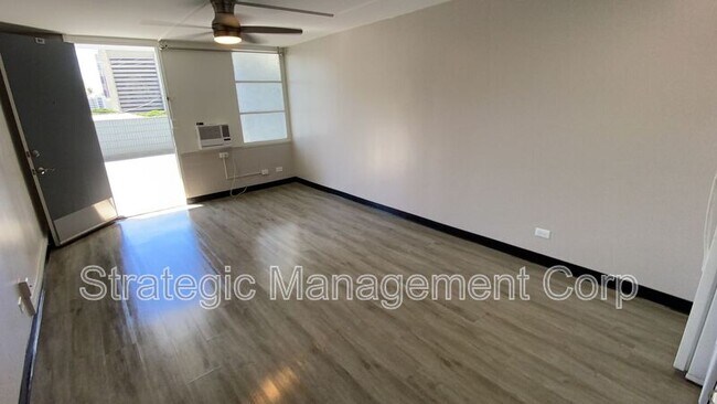 Building Photo - 1301 Lusitana St