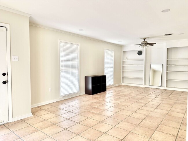 Photo - 4647 Loyola Dr House