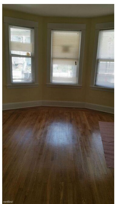 Hardwood floor - 30 W 45th St
