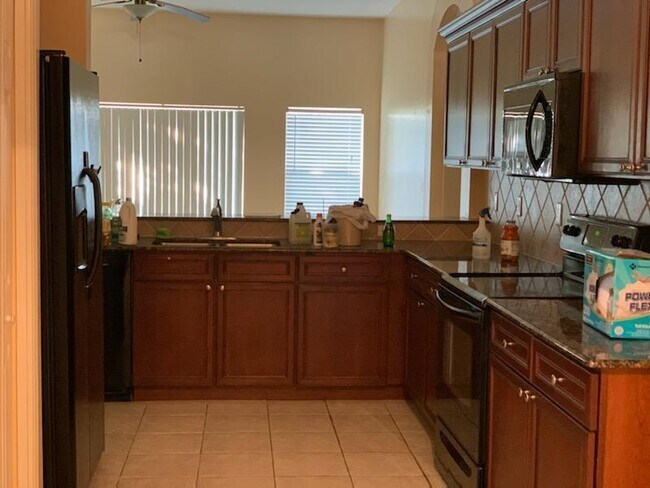 Building Photo - Beautiful 4-Bedroom, 2-Bath House Availabl...