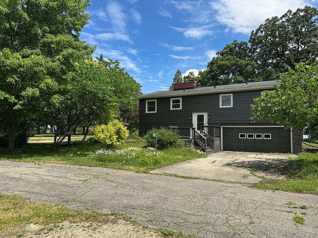 Building Photo - 2830 Waubesa Ave