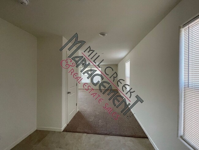 Building Photo - Like New Home In North East Visalia