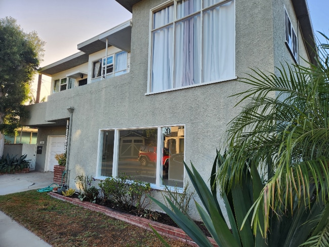 Building Photo - 1521 Marine Ave