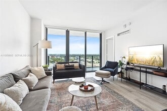 Building Photo - 121 NE 34th St