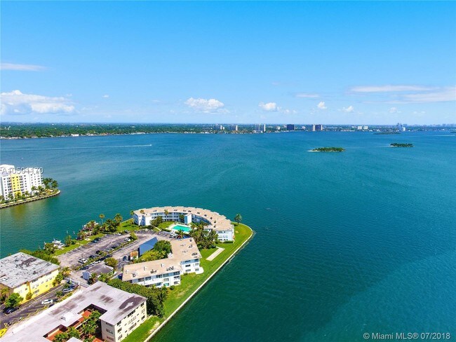 Foto del edificio - 8020 East Dr