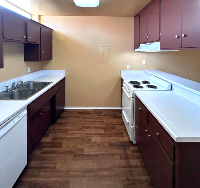 Building Photo - 1202 Mayflower Ave