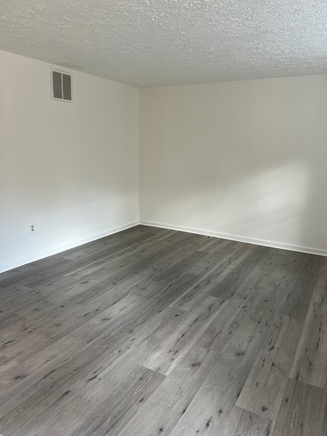 Foto del edificio - Renovated End-Unit Ready to Move-In