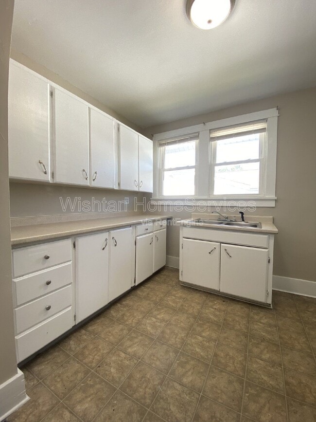 Foto del edificio - 522 W Murray St