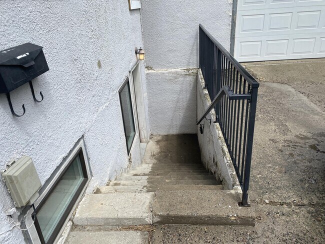 Foto del edificio - 635 Yellowstone Ave