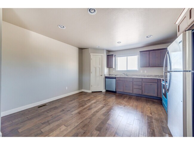 Building Photo - 4042 Sunbury Ln