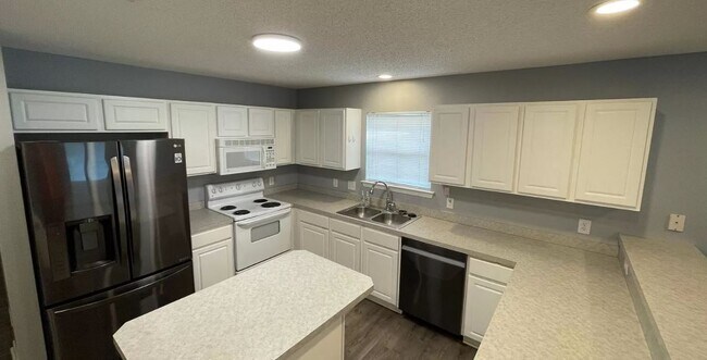Foto del edificio - 10340 Chinaberry Ct