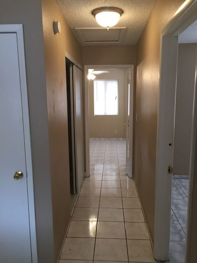 Building Photo - Stunning single story house single family.
