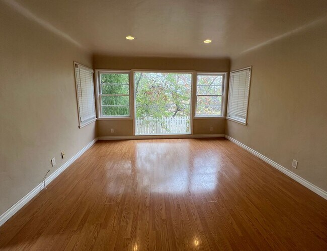 Building Photo - 3869 Ridge Rd