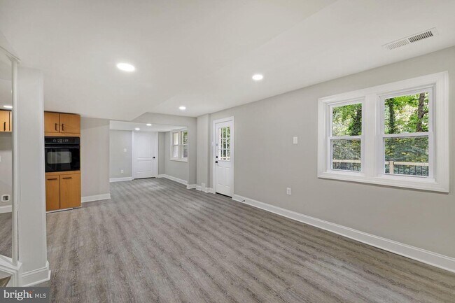 Building Photo - 2929 Stanton Ave