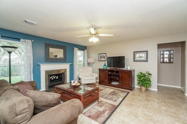 Foto del edificio - 210 Rolling Plains Dr