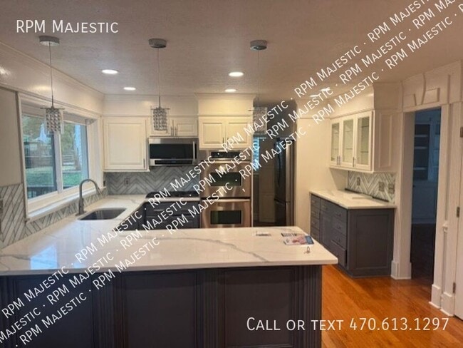 Foto del edificio - 6960 Whispering Oaks Ct