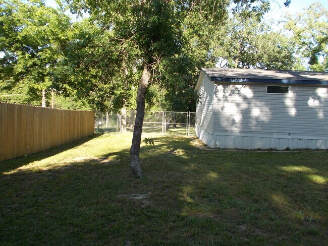 Foto del edificio - 22696 Lakeway Hbr