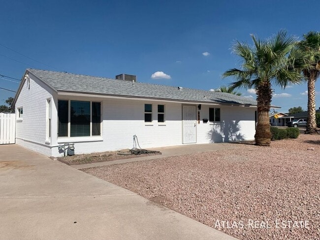 Building Photo - 4624 E Almeria Rd
