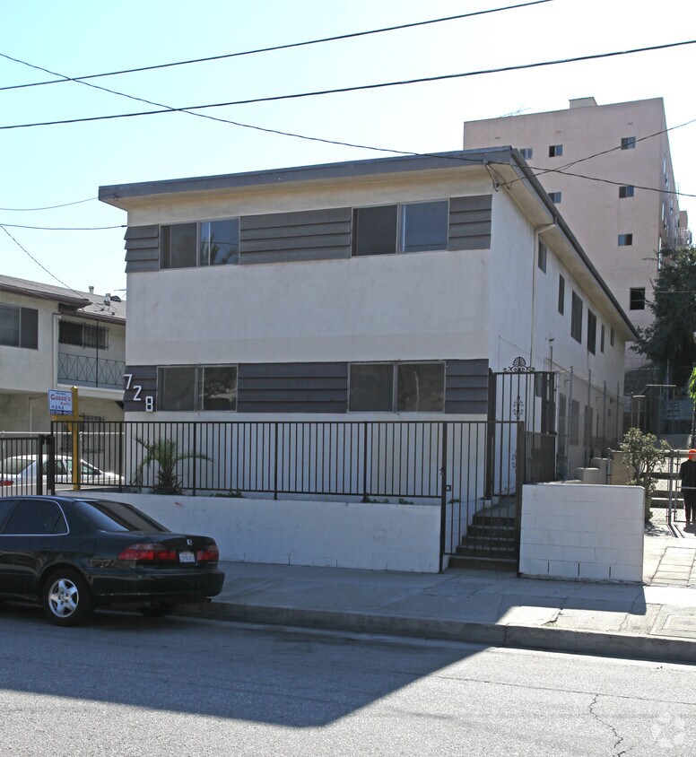 Building Photo - 728 New Depot St