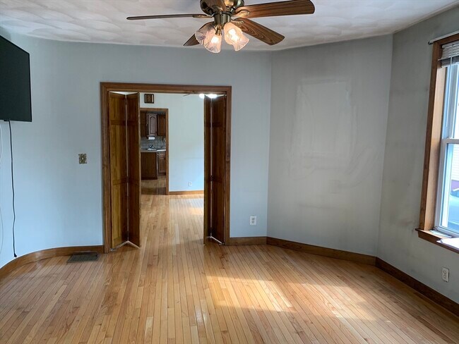 Foto del edificio - 686 E 7th St