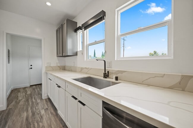 Foto del edificio - 1023 Tremont St