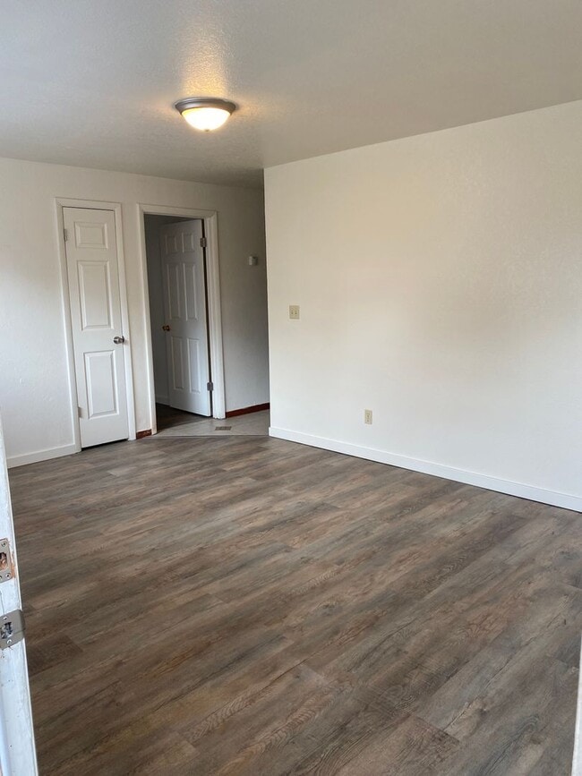 Building Photo - Diamond Ridge 15