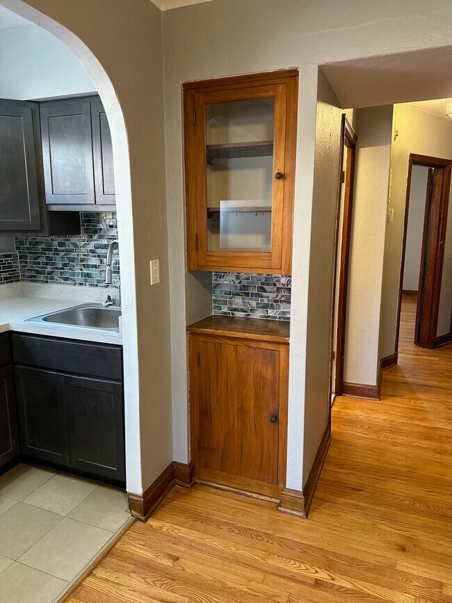 Building Photo - 6614 Devonshire Ave