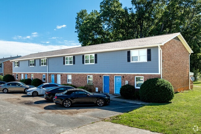 Building Photo - Pinewood Trace