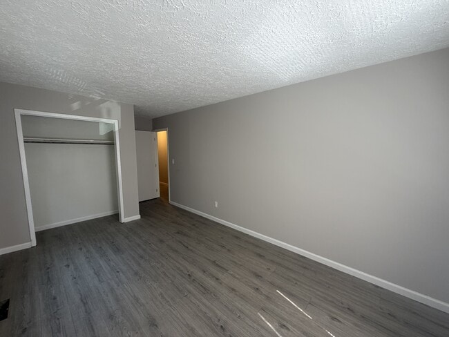 Building Photo - 6011 Vine St