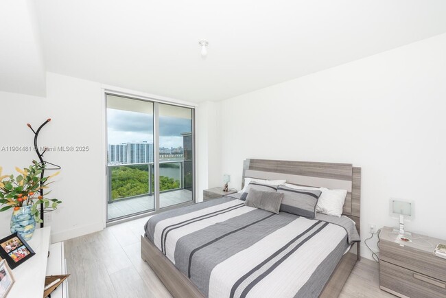 Foto del edificio - 16385 Biscayne Blvd