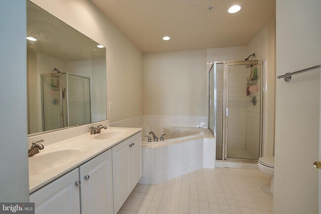 Building Photo - 8814 Hunting Lodge Ct