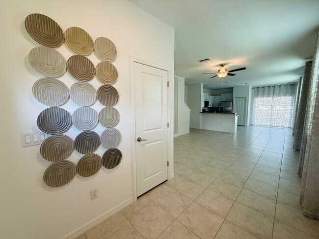 Foto del edificio - Townhouse in Land O' Lakes - The Townes at Lake Thomas