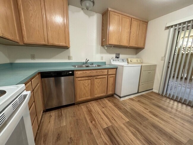 Building Photo - 1 Bedroom, 1 Bath condominium