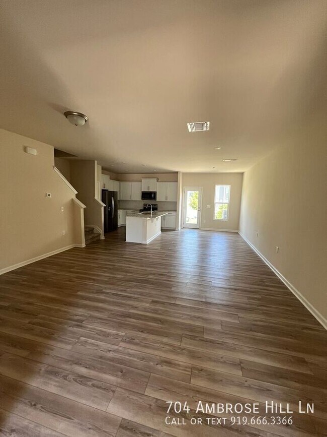 Foto del edificio - 704 Ambrose Hl Ln