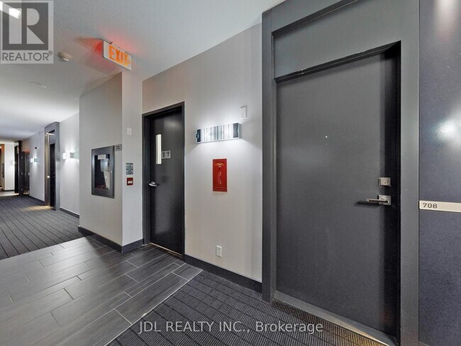 Photo du bâtiment - 832-832 Bay St.