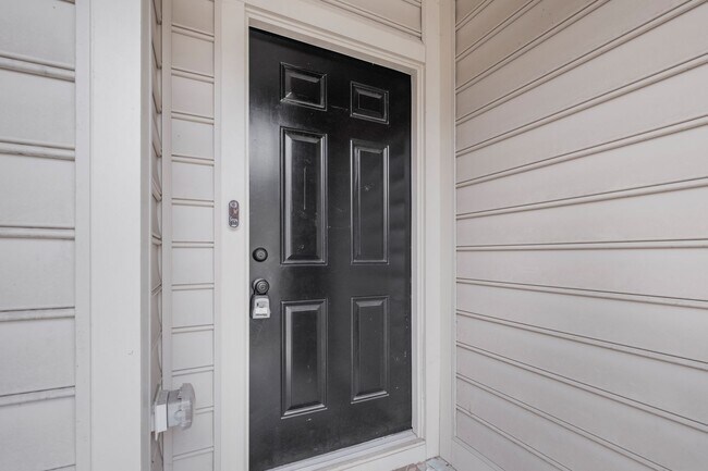 Foto del edificio - Beautiful 3 BR/2.5 BA EOG Townhome in Hist...