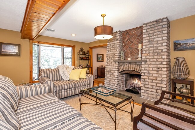 Foto del edificio - 16 Faraway Rd