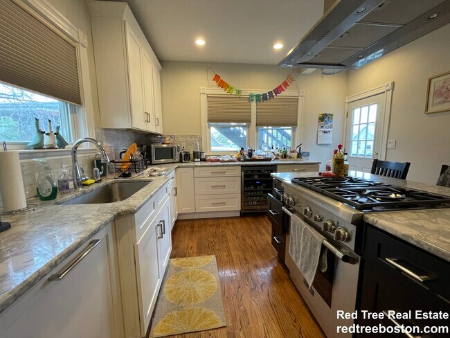 Building Photo - 52 Brastow Ave