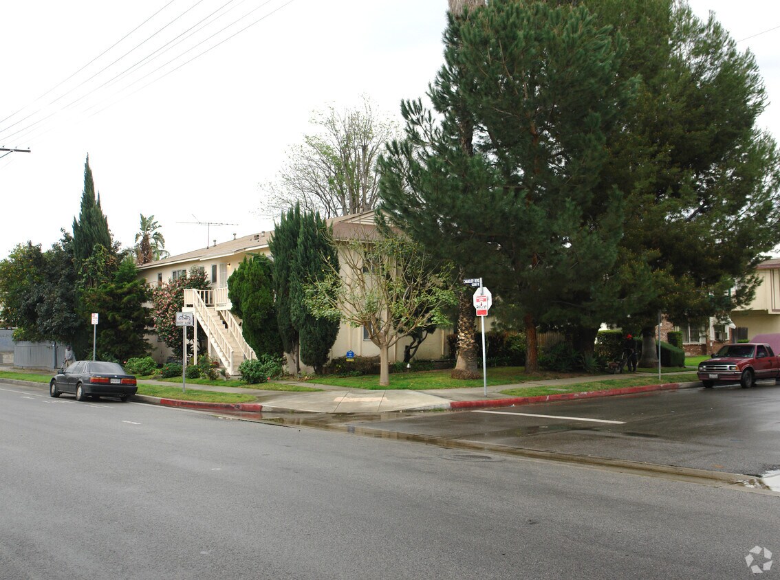 tree obstruction. No side or rear view. This is best poss. shot. - 5352 Bellingham Ave