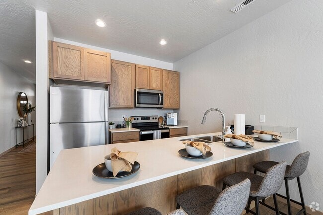 Building Photo - Maplewood Villas