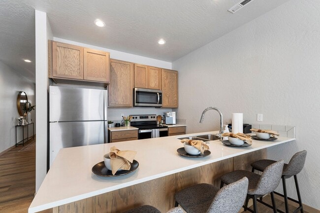 Building Photo - Maplewood Villas