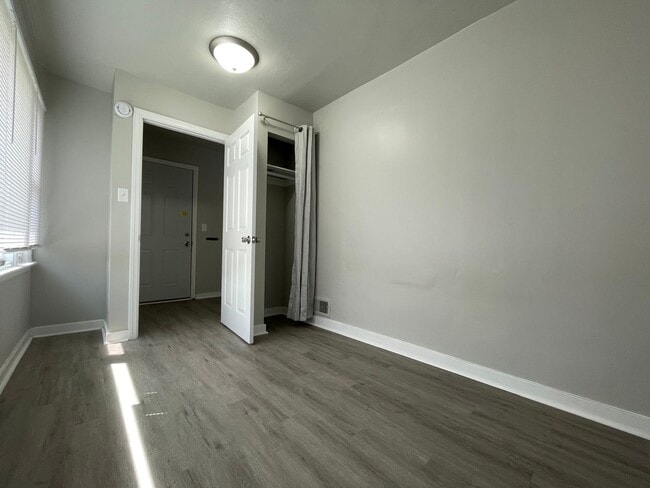 Building Photo - 4 Bedroom 1.5 Bath Home In Gary, IN