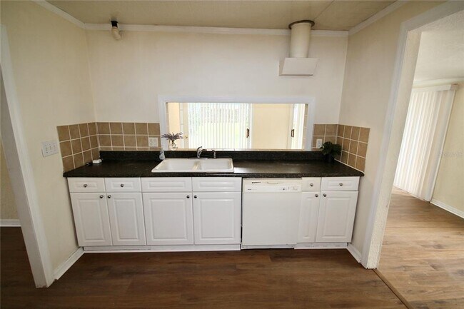 Foto del edificio - 1806 S Cedar Ave