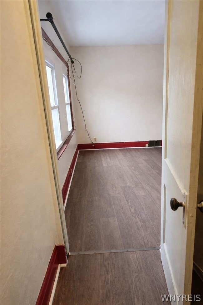 Building Photo - 63 Holmes St