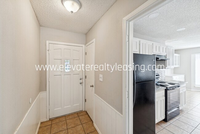 Foto del edificio - 11168 S Douglas Ave