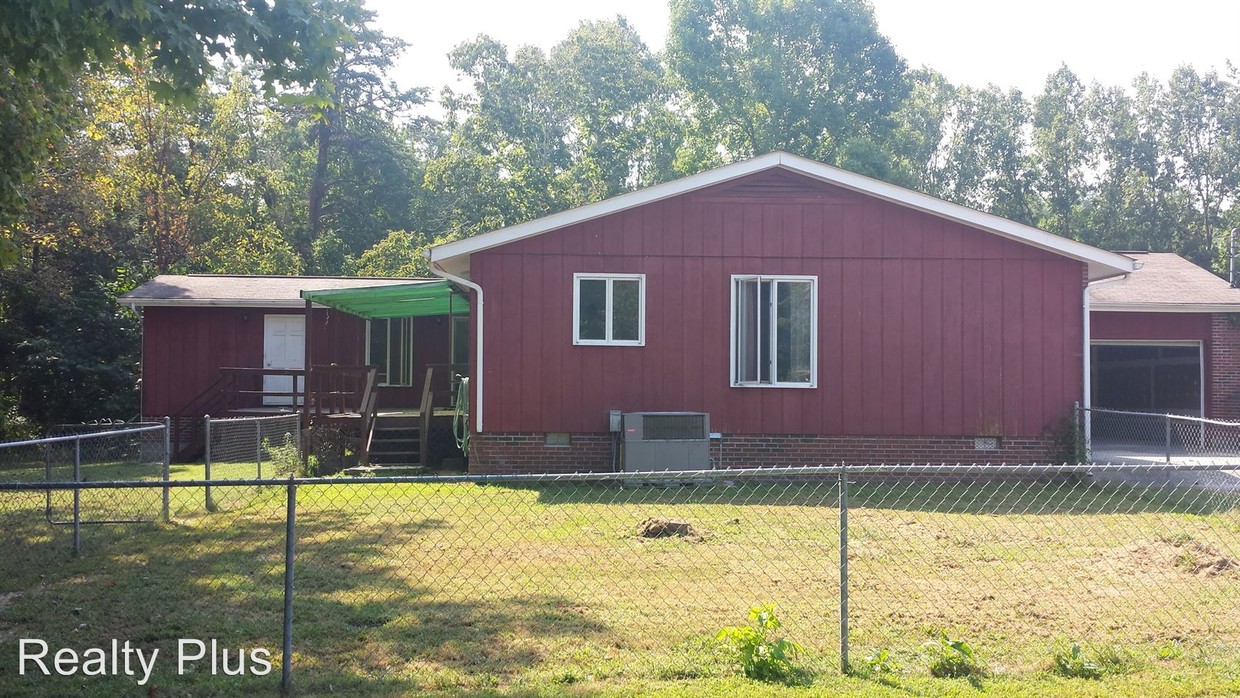 Primary Photo - 4 br, 2 bath House - 204 New Center Drive