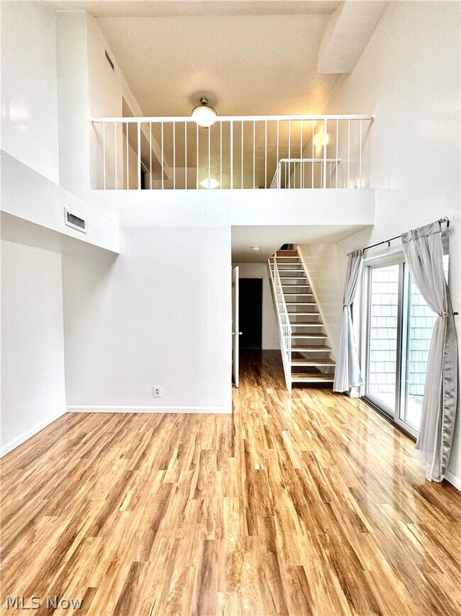 Foto del edificio - 1900 Grove Ct