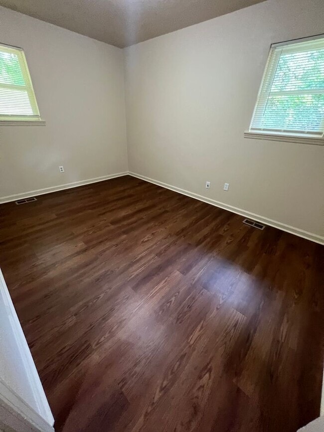 Foto del edificio - Nice Spacious 3 Bed 1.5 Bath House Total Electric.  Yard Care Included.  Fridge & Washer and Drye...