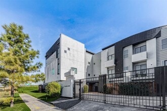 Building Photo - 4115 Chartres St